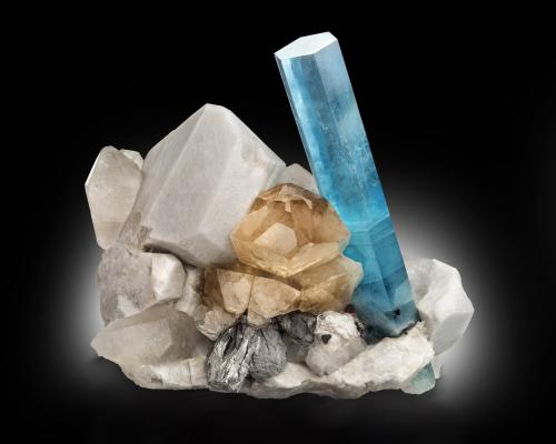 Beryl (variety aquamarine) with Topaz, Quartz, Orthoclase, Schorl, Arsenopyrite and Rhodochrosite<br />Prospección Biangsapi Gon, Nyet Bruk, Distrito Shigar, Gilgit-Baltistan (Áreas del Norte), Paquistán<br />40 x 25 x 30 cm / main crystal: 36.6 cm.<br /> (Author: MIM Museum)