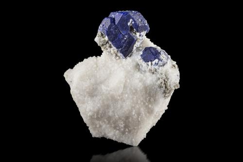 Lazurite on Quartz<br />Sar-e Sang, Valle Koksha, Distritos Khash & Kuran Wa Munjan, Provincia Badakhshan, Afganistán<br />11 x 7.5 x 11.5 cm / main crystal: 4.7 cm.<br /> (Author: MIM Museum)