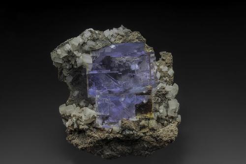 Fluorite, Dolomite<br />Penfield, Condado Monroe, New York, USA<br />6.8 x 6.3 x6.5<br /> (Author: am mizunaka)