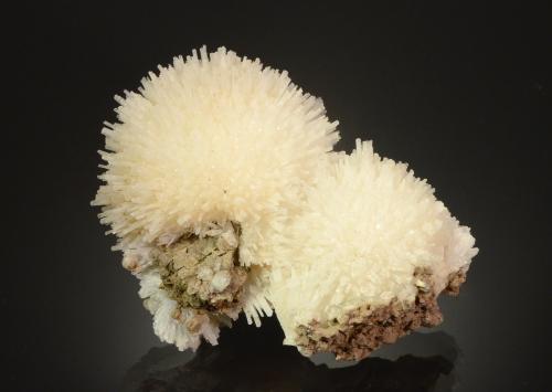 Natrolite<br />Canteras Marrawah, Cabo Grim, Consejo Circular Head, Tasmania, Australia<br />6.1 x 4.6 x 2.1 cm<br /> (Author: Michael Shaw)