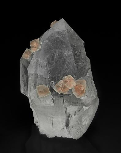 Quartz, Fluorite<br />Fisura Gerstenegg, Túnel de cables Gerstenegg-Grimsel, Gerstenegg, Zona Grimsel, Valle Hasli, Berna, Suiza<br />10.8 x 7.4 cm<br /> (Author: am mizunaka)