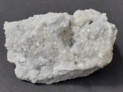 Calcite, Quartz, Pyrite<br />Túnel Baimashan (obras), Qianbaxia, Wuyishan, Prefectura Nanping, Provincia Fujian, China<br />10 x 7 cm<br /> (Author: Volkmar Stingl)