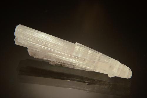 Elbaite<br />Valle Braldu, Distrito Shigar, Gilgit-Baltistan (Áreas del Norte), Paquistán<br />6.6 x 1.5 x 1.4 cm<br /> (Author: Michael Shaw)