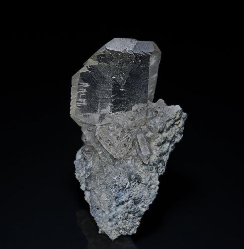 Quartz<br />Winterstock , Göscheneralp, Valle Göschenen, Göschenen, Valle Reuss, Uri, Suiza<br />8.8 x 6.5 cm<br /> (Author: am mizunaka)