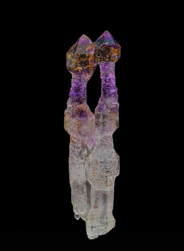 Quartz (variety amethyst)<br />Distrito Karur, Tamil Nadu, India<br />4.1 x 1.1 cm<br /> (Author: am mizunaka)