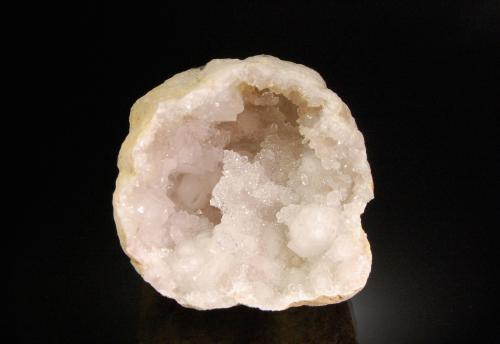 Quartz<br />Bu Craa (Bou Craa), Provincia Laâyoune, Región Laâyoune-Boujdour-Sakia El Hamra, Marruecos (Sahara Occidental)<br />8.3 x 8.0 x 6.4 cm<br /> (Author: Michael Shaw)