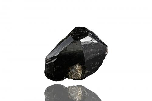 Cassiterite with Muscovite<br />Provincia Yunnan, China<br />9 x 5 x 6 cm<br /> (Author: MIM Museum)