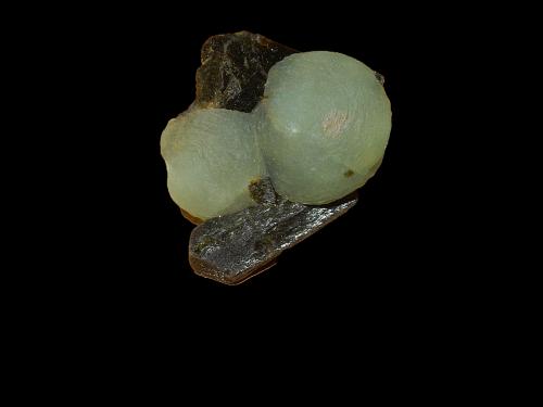 Prehnite and Epidote<br />Región Kayes, Mali<br />50 mm x 40 mm x 30 mm<br /> (Author: Dany Mabillard)