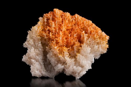 Cerussite with Mimetite (variety Cr-bearing Mimetite)<br />Mina Nakhlak, Madan-e Nakhlak, Distrito Anarak, Nain, Provincia Isfahan, Irán<br />10 x 8.5 x 4 cm<br /> (Author: MIM Museum)