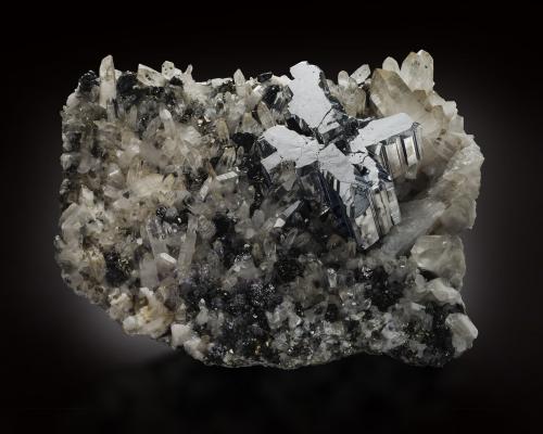 Bournonite with Quartz, Sphalerite and Fluorite<br />Mina Yaogangxian, Yizhang, Prefectura Chenzhou, Provincia Hunan, China<br />22 x 26 x 13 cm / main crystal: 12.5 cm<br /> (Author: MIM Museum)