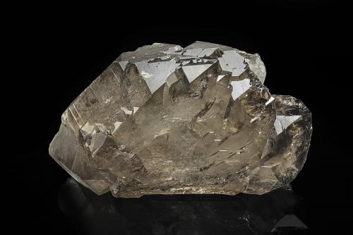 Quartz (variety smoky quartz)<br />Glaciar de l'Argentière, Mont Blanc, Chamonix, Haute-Savoie, Auvergne-Rhône-Alpes, Francia<br />10.9 x 6.8 x 3.8 cm<br /> (Author: am mizunaka)