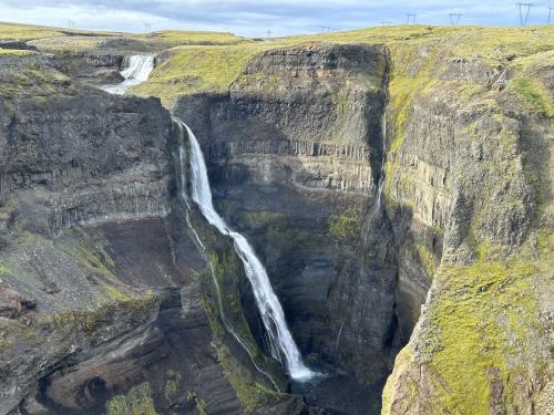 Al lado de Háifoss se encuentra la cascada Grannifoss (en la foto), de 101 metros de altura. (Autor: Antonio P. López)