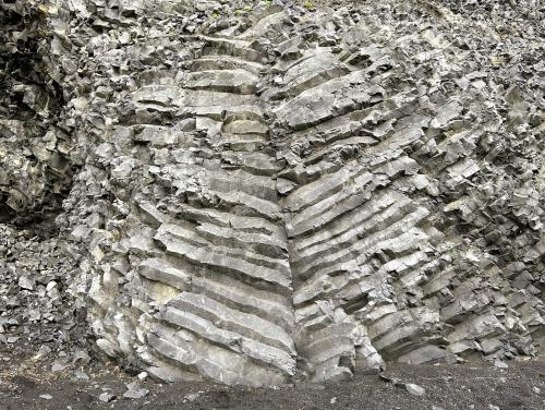 Detalle de las columnas de basalto en la playa de Reynisfjara. (Autor: Antonio P. López)