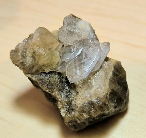 Celestine, Calcite<br />Barranc Torallola, Serradell, Conca de Dalt, Comarca Pallars Jussà, Lérida / Lleida, Cataluña / Catalunya, España<br />62 mm x 39 mm x 32 mm. Largest crystal size: 23 mm.<br /> (Author: Carles Millan)