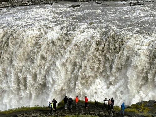 Una de las cataratas más impresionantes de Islandia demostrando el gran caudal de agua que transporta. (Autor: Antonio P. López)