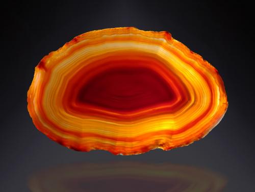 Quartz (variety agate)<br />Rio Grande do Sul, Brasil<br />68 mm x 43 mm x 2 mm<br /> (Author: Firmo Espinar)