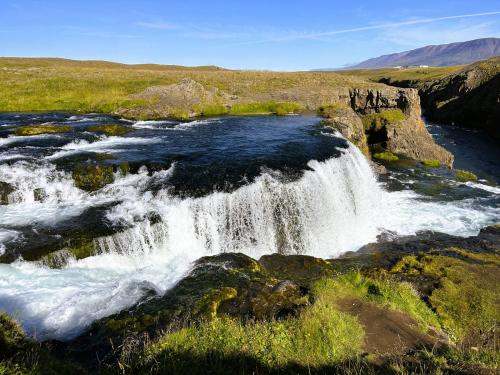 Vista lateral de Reykjafoss vertiendo las aguas en la garganta, muy cerca de Skagafjörður. (Autor: Antonio P. López)