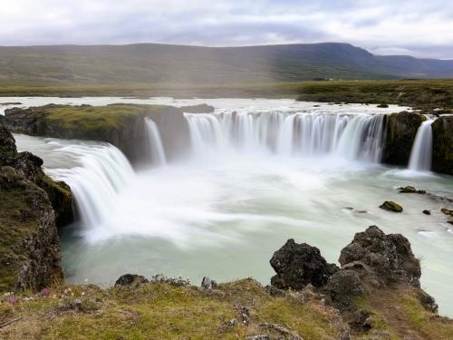 La lava que cubre el valle tiene una edad aproximada de 8.000 años y procede de las erupciones del Trölladyngja, uno de los volcanes en escudo mayores de Islandia, con una altura de 1.468 metros y cuya última erupción fue en 1961. (Autor: Antonio P. López)