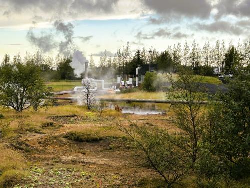 El parque geotérmico Hveragarðurinn proporciona agua caliente y calefacción a los habitantes de Hveragerði, así como a los numerosos invernaderos que hay en la ciudad. (Autor: Antonio P. López)