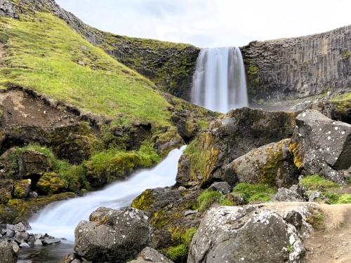 La cascada Svöðufoss en el antiguo acantilado de columnas de dolerita. (Autor: Antonio P. López)