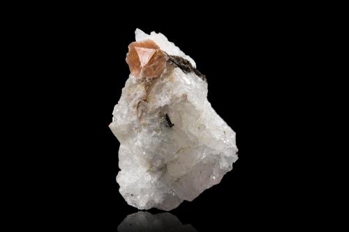 Stillwellite-(Ce) on Quartz<br />Macizo Dara-i-Pioz, Cordillera Alay, Distrito Tobei, Región Nohiyahoi Tobei Jumhuri, Tayikistán<br />4.5 x 7 x 5.5 cm / main crystal: 1.5 cm<br /> (Author: MIM Museum)