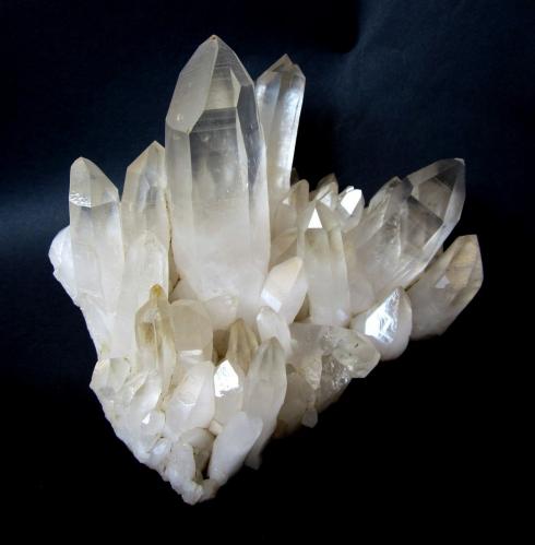 Quartz<br />Distrito Kullu, Himachal Pradesh, India<br />Specimen size 11 cm, largest crystal 8 cm<br /> (Author: Tobi)