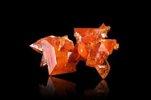 Wulfenite<br />M'Fouati, Distrito M'Fouati, Departamento Bouenza, República del Congo<br />3 x 3 x 4.5 cm / main crystal: 2.1 cm<br /> (Author: MIM Museum)