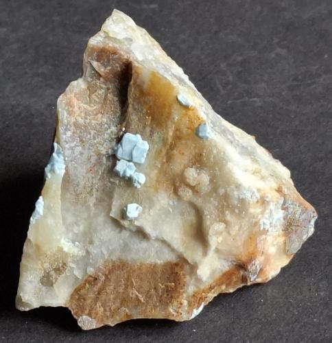 Crandallite<br />Mina Qinglong, Dachang, Qinglong, Prefectura Autónoma Qianxi'nan, Provincia Guizhou, China<br />4 x 4 cm<br /> (Author: Volkmar Stingl)