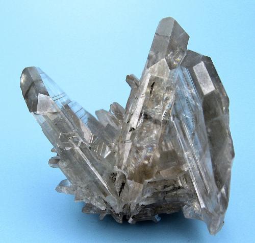 Cerussite
Tsumeb, Otjikoto Region, Namibia
43 mm x 36 mm. Main crystal: 32 mm long, 6 mm thick (Author: Carles Millan)