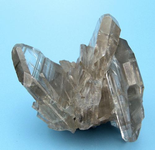 Cerussite
Tsumeb, Otjikoto Region, Namibia
43 mm x 36 mm. Main crystal: 32 mm long, 6 mm thick (Author: Carles Millan)