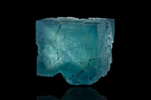 Fluorite<br />Mina Le Beix, Saint-Germain-près-Herment, Herment, Distrito Clermont-Ferrand, Departamento Puy-de-Dôme, Auvergne-Rhône-Alpes, Francia<br />13 x 10 x 9 cm<br /> (Author: MIM Museum)