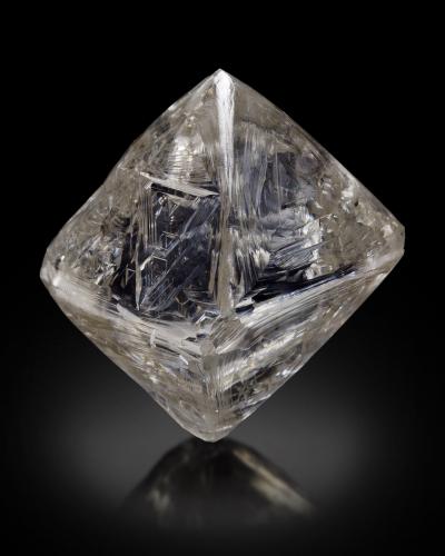 Diamond<br />Sudáfrica<br />2.5 x 2 x 2 cm<br /> (Author: MIM Museum)