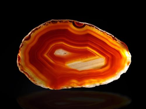 Quartz (variety agate)<br />Rio Grande do Sul, Brasil<br />68 mm x 43 mm x 2 mm<br /> (Author: Firmo Espinar)