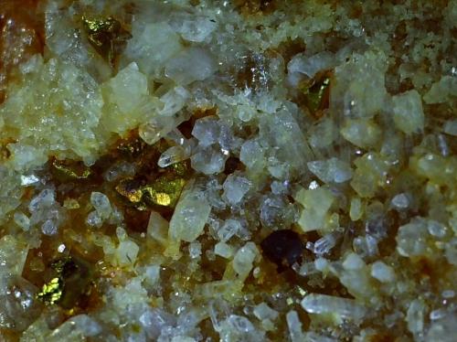 Chalcopyrite, Quartz<br />Klammalm, Navis, Distrito Innsbruck-Land, Tirol Norte, Tirol, Austria<br />7 x 6 cm<br /> (Author: Volkmar Stingl)