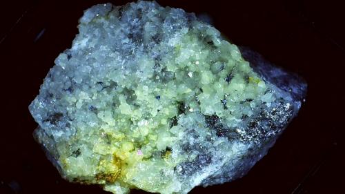 Berthierite, Quartz<br />Mina Les Biards, Glandon, Limoges, Departamento Haute-Vienne, Nouvelle-Aquitaine, Francia<br />2 x 1,5 cm<br /> (Author: Volkmar Stingl)