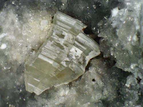 Weloganita<br />Cantera Francon, Montréal, Distrito St. Michel, Condado Jacques Cartier, Québec, Canadá<br />Cristales de 6 mm.<br /> (Autor: Antonio P. López)