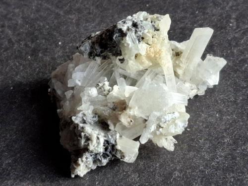 Olshanskyite<br />Mina Shijiangshan, Aldea Shijiangshan, Yinwu, Linxi, Ulanhad League, Región Autónoma Mongolia Interior, China<br />3,5 x 3 cm<br /> (Author: Volkmar Stingl)