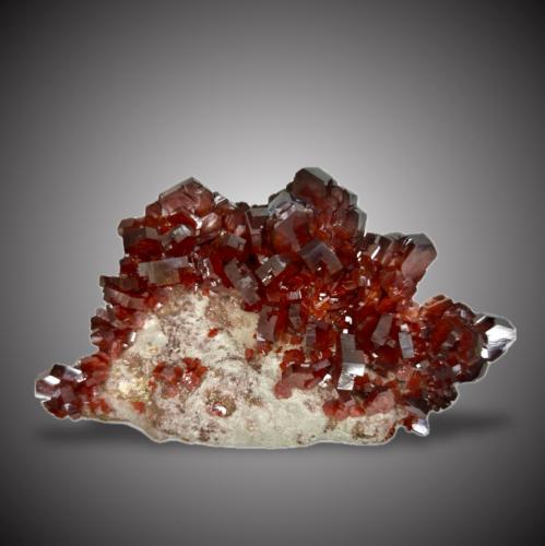 Vanadinita<br />Coud'a, Distrito minero Mibladen, Mibladen, Midelt, Provincia Midelt, Región Drâa-Tafilalet, Marruecos<br />9,5x5,5cm<br /> (Autor: castrominerals)