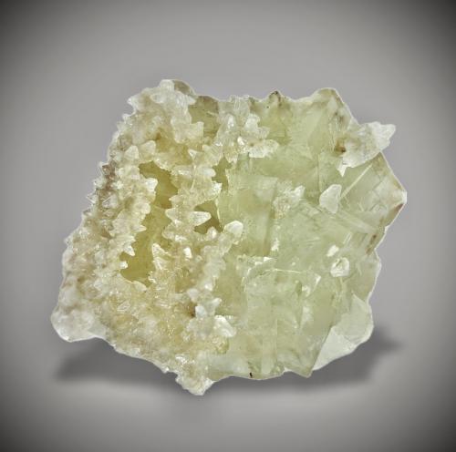 Fluorita y Calcita<br />Mina Matagalls (Minas de Sant Marçal), Sant Marçal, Viladrau, Comarca Osona, Gerona / Girona, Cataluña / Catalunya, España<br />8,5x7cm.<br /> (Autor: castrominerals)