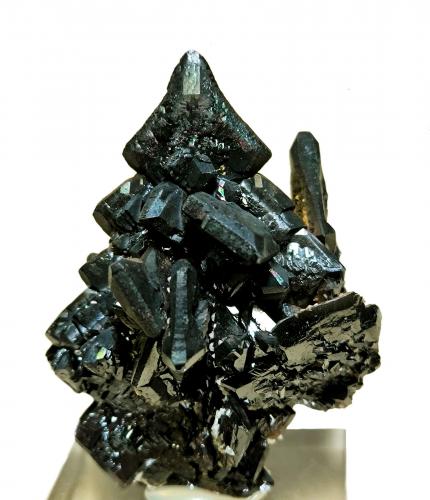 Descloizite<br />Berg Aukas, Distrito Grootfontein, Región Otjozondjupa, Namibia<br />60 mm × 45 mm. Largest crystal: 18 mm on edge. Mass: 83 g.<br /> (Author: Carles Millan)