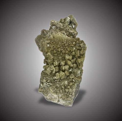 Piromorfita<br />Concesión Resuperferolítica, Cerro de la Canaleja, Santa Eufemia, Comarca Los Pedroches, Córdoba, Andalucía, España<br />6,5x3cm.<br /> (Autor: castrominerals)