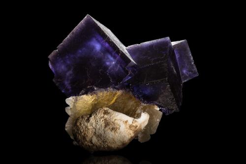 Fluorite, Baryte<br />Mina Annabel Lee, nivel sub-Rosiclare, Sub-Distrito Harris Creek, Condado Hardin, Illinois, USA<br />15.5 x 16.5 x 11 cm / main crystal: 11.2 cm<br /> (Author: MIM Museum)