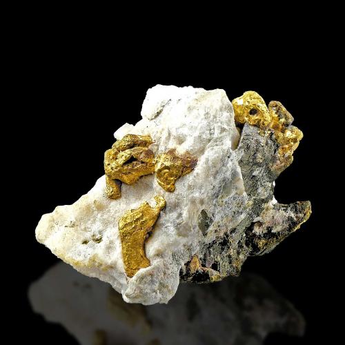 Gold, quartz, arsenopyrite<br />Diltz Mine, Mariposa, Whitlock District, Mariposa County, California, USA<br />Specimen size 2,5 x 2 cm<br /> (Author: Tobi)