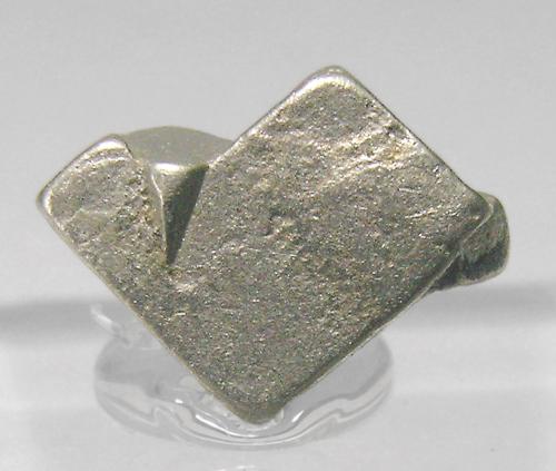 Isoferroplatinum<br />Konder Massif, Aldan shield, Ayan-Maya District, Khabarovsk Krai, Russia<br />0.6 × 0.6 × 0.4 cm<br /> (Author: Jordi Fabre)