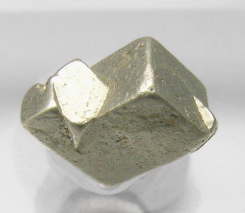 Isoferroplatinum<br />Konder Massif, Aldan shield, Ayan-Maya District, Khabarovsk Krai, Russia<br />0.6 × 0.6 × 0.4 cm<br /> (Author: Jordi Fabre)