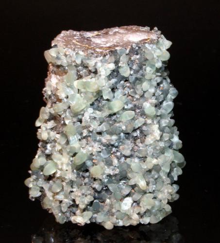 Smithsonite, Cerussite<br />Broken Hill, Condado Yancowinna, Nueva Gales del Sur, Australia<br />4 x 3.4 x 2.3 cm<br /> (Author: Don Lum)