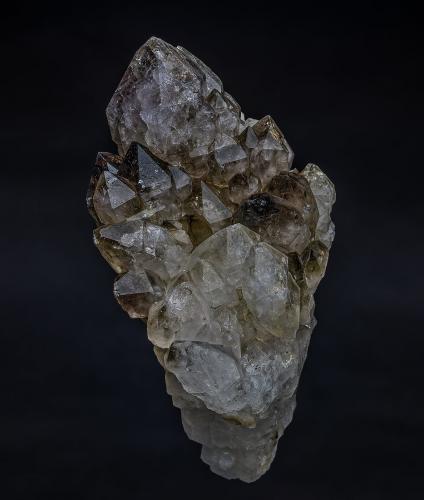 Quartz (variety smoky quartz)<br />Crystal Ridge, Johnson Spring, Distrito Tibbets, Montes Inyo, Condado Inyo, California, USA<br />9.3 x 5.4 cm<br /> (Author: am mizunaka)