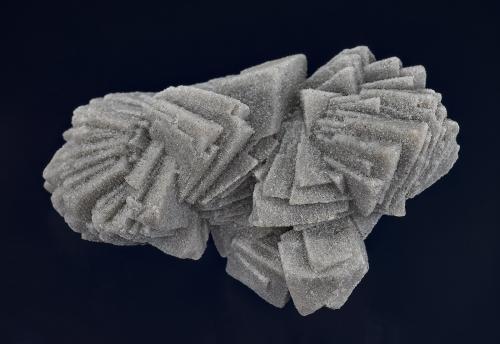 Calcite<br />Bellecroix, Fontainebleau, Seine-et-Marne, Île-de-France, Francia<br />6.0 x 3.6 cm<br /> (Author: am mizunaka)