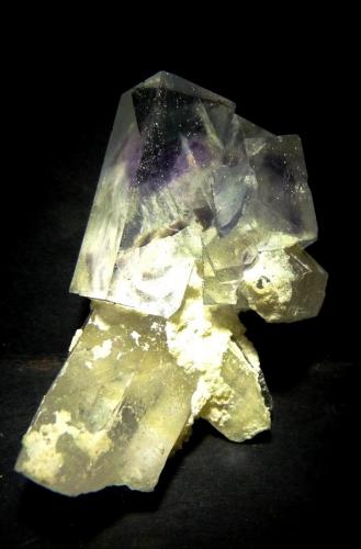 Fluorita y Cuarzo.<br />Mina Yaogangxian, Yizhang, Prefectura Chenzhou, Provincia Hunan, China<br />50x30 cristal 30x15x14 mm.<br /> (Autor: Jesus Franquesa Baucells)