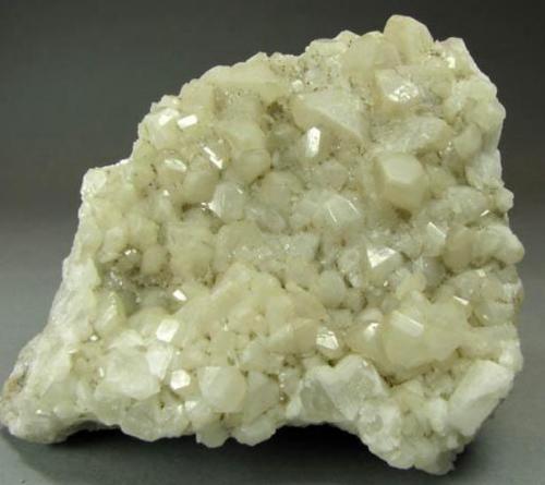 Colemanita<br />Boron, Distrito Kramer, Condado Kern, California, USA<br />10 x 8 x 3,5 cm<br /> (Autor: Antonio Alcaide)